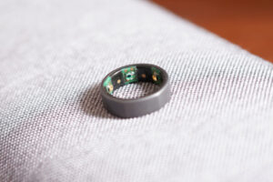 Read more about the article Fitness ring maker Oura raises $100M – TechCrunch