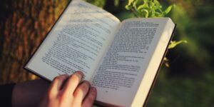 Read more about the article 5 Non-fiction books to change your thinking under 200 pages