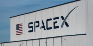 Read more about the article Why Nations Worry About SpaceX’s Dominance in Space?