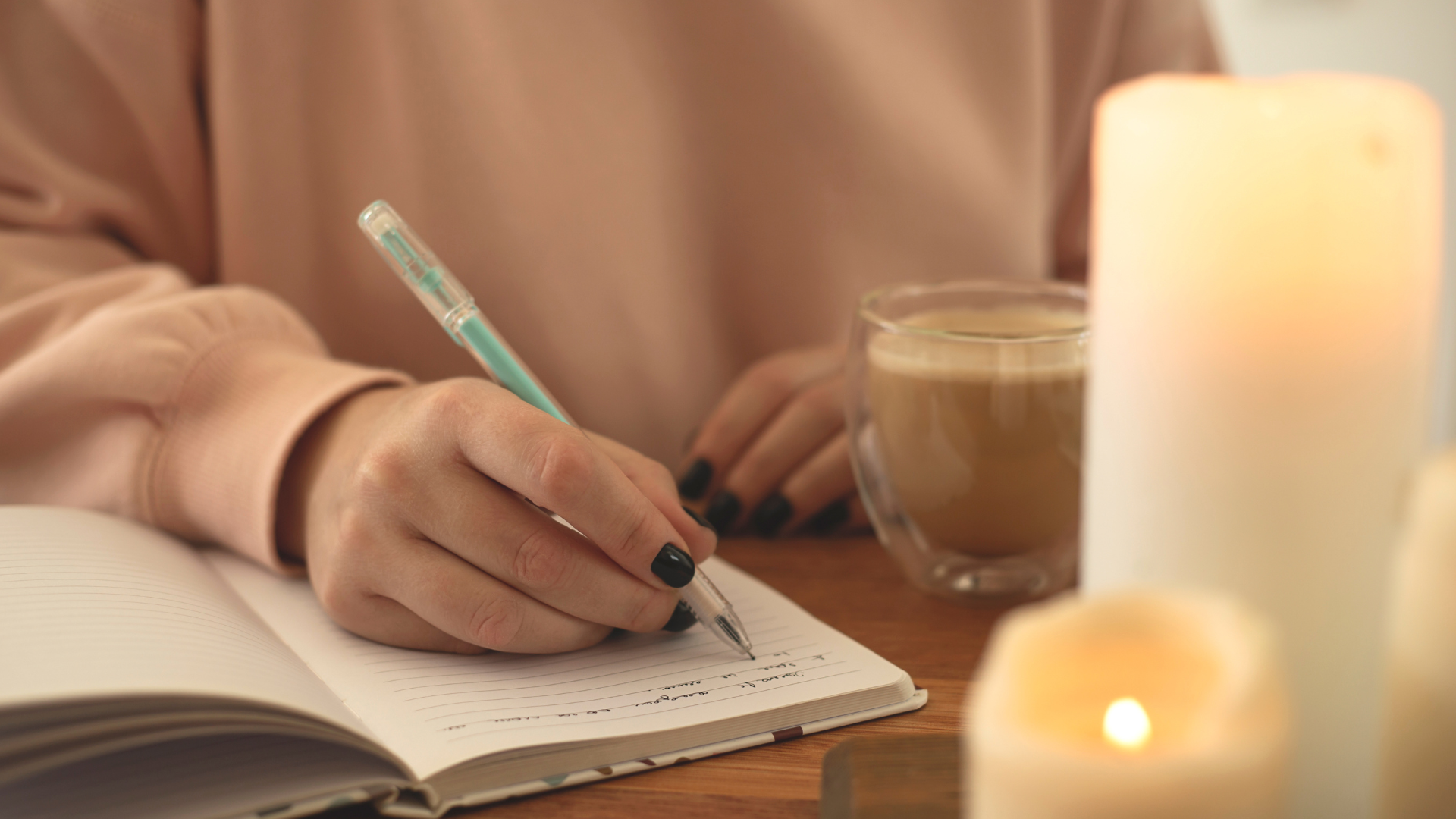 You are currently viewing 5 powerful ways journaling helps calm your anxious mind