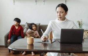 Read more about the article Overcoming the Challenges of Maintaining Work-Family Balance When You Run a Home-Based Business