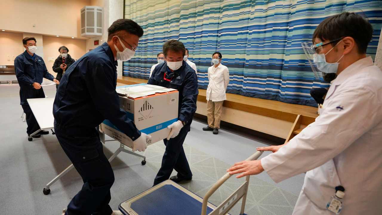 You are currently viewing Japan begins COVID-19 vaccination drive amid concerns about shortfall, delayed Tokyo Olympics