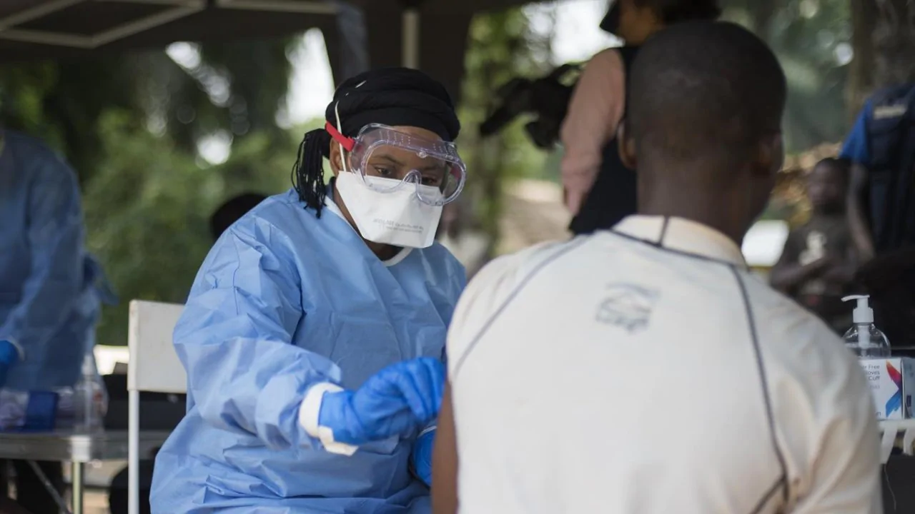 You are currently viewing Ebola outbreak: Guinea to begin vaccination drive after storm delayed plane arrives