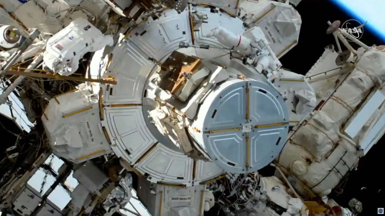 You are currently viewing SpaceX helps the space station enter its Golden Age 20 years after it was launched- Technology News, FP