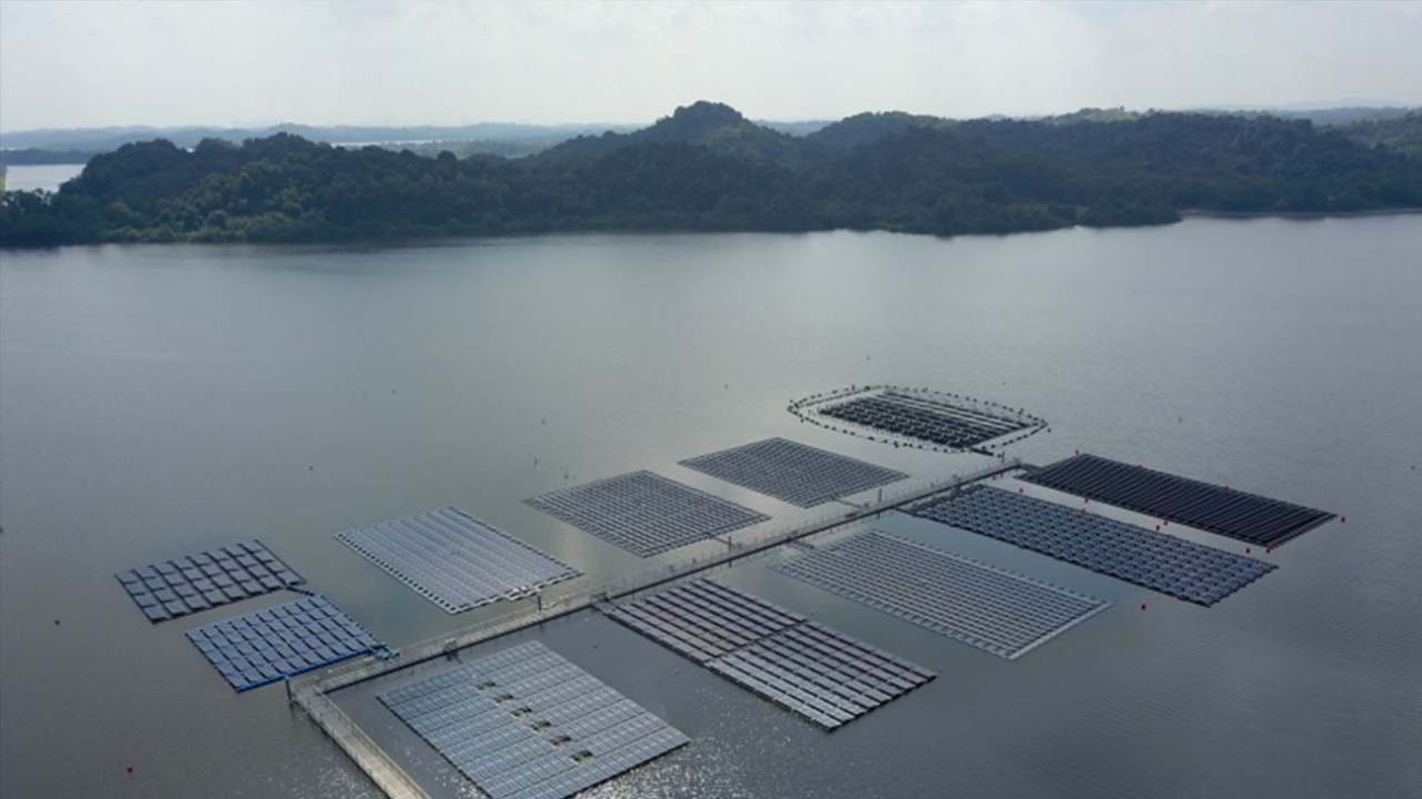You are currently viewing Space-starved Singapore builds huge floating solar farms in push for renewable power- Technology News, FP