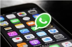 Read more about the article WhatsApp vs Messenger: Breaking Down the World’s Leading Messaging Apps