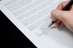 Read more about the article Running a Business in Philadelphia? Take Care of Employee Contracts