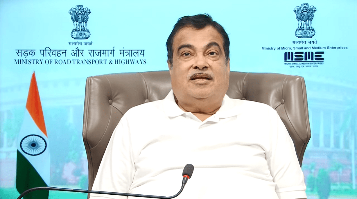 You are currently viewing Nitin Gadkari flags off fleet of EVs at Amazon Smbhav Summit 2021