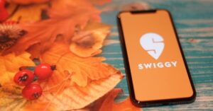 Read more about the article SoftBank Picks Swiggy Over Zomato In $450 Mn Indian Food Delivery Bet