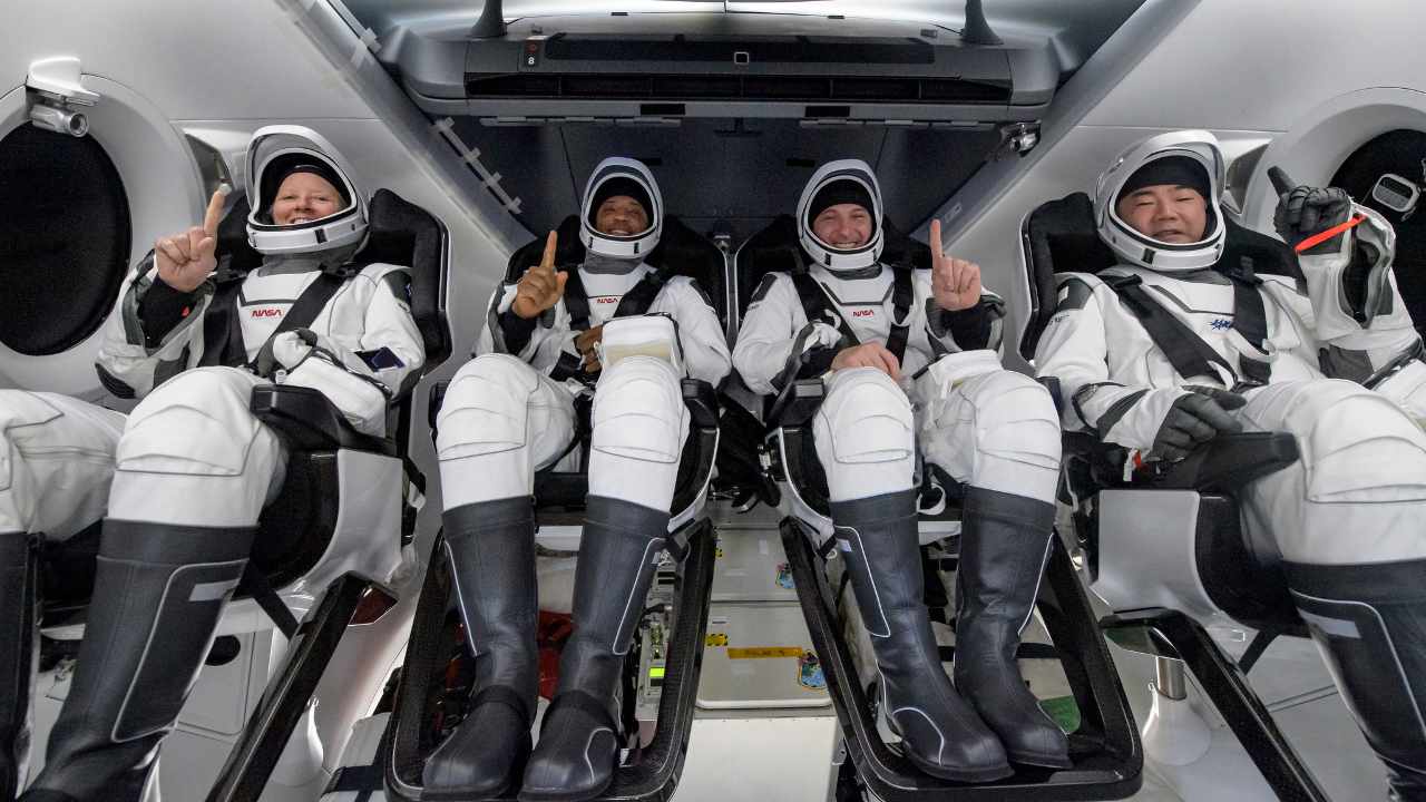 Read more about the article Four astronauts splash down at night for the first time since 1968 in SpaceX crew dragon- Technology News, FP