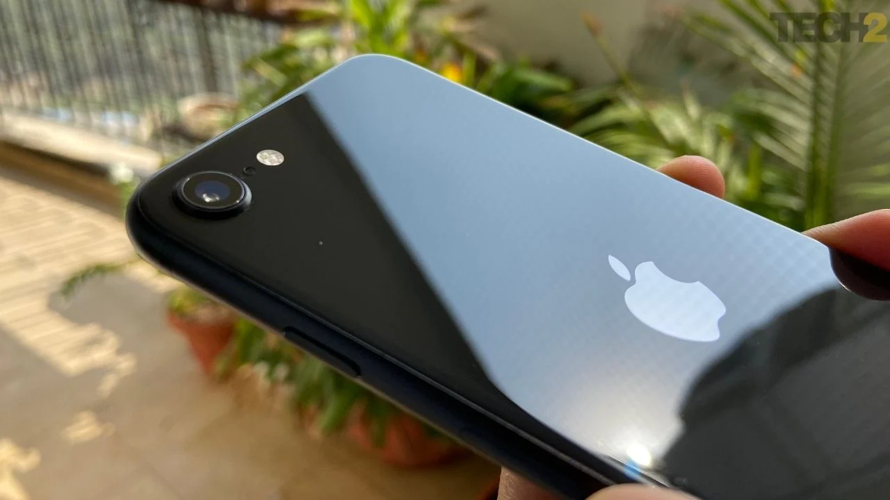 Read more about the article Best deals on iPhone 12, iPhone XR, iPhone SE and more- Technology News, FP