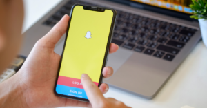 Read more about the article Snapchat Sees 100% User Growth In India, 500 Mn MAU Globally