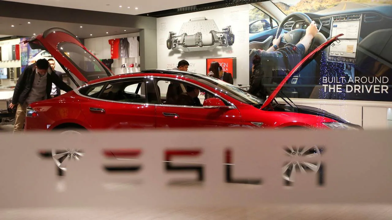 Read more about the article Tesla suspends vehicle purchases using Bitcoin, cites environmental concerns- Technology News, FP