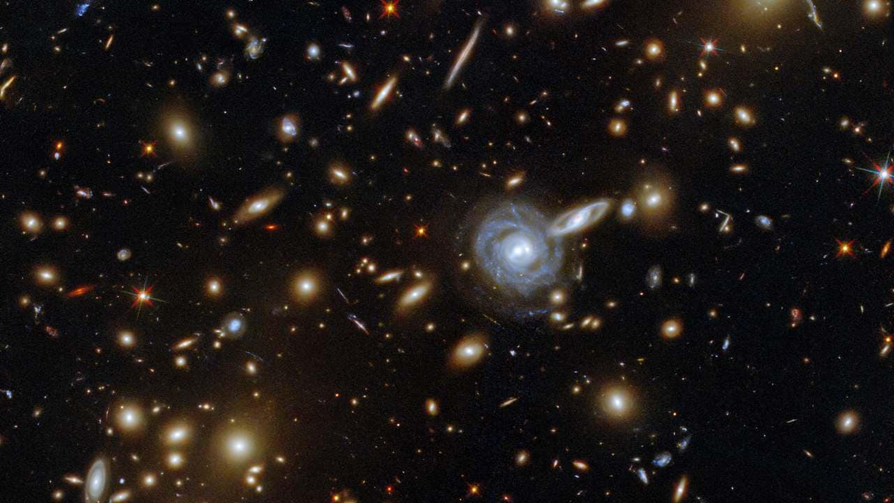 You are currently viewing Hubble telescope captures image of unique lopsided spiral galaxy, 120 mn light-years away- Technology News, FP