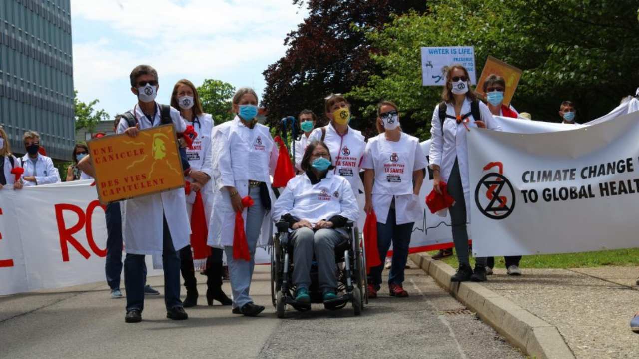You are currently viewing Doctors4XR march to WHO demanding global action against health risks posed by climate change- Technology News, FP