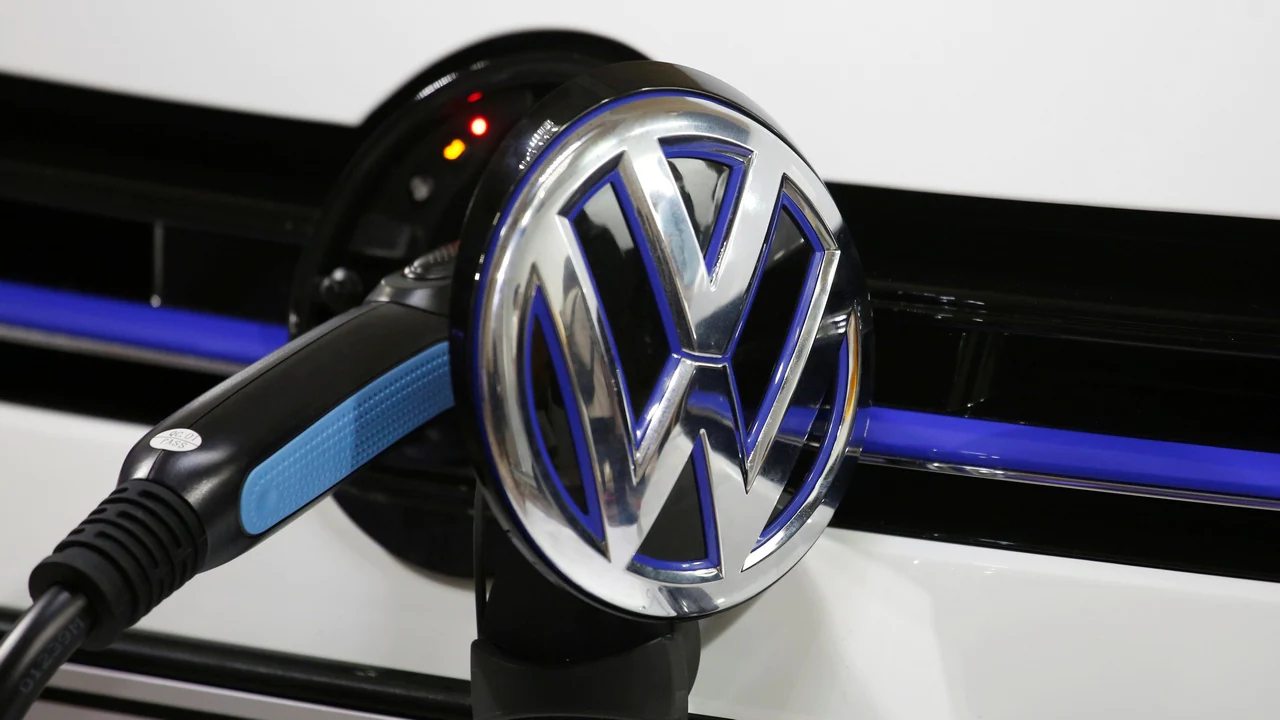 Read more about the article Volkswagen will phase out internal combustion engine vehicles in Europe by 2035- Technology News, FP