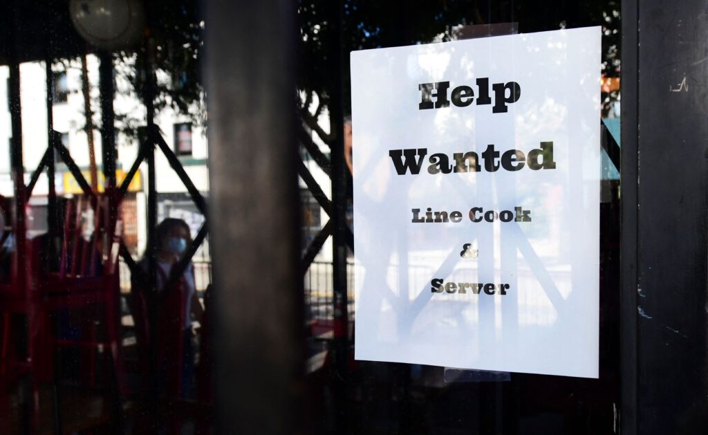 You are currently viewing Cutting off unemployment benefits early is not pushing people to find work, data suggests