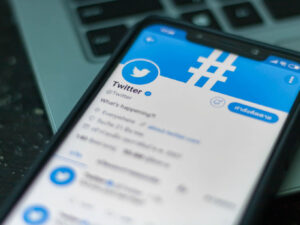 Read more about the article Parliamentary Panel Summons Twitter Over Non-Compliance With New IT Laws