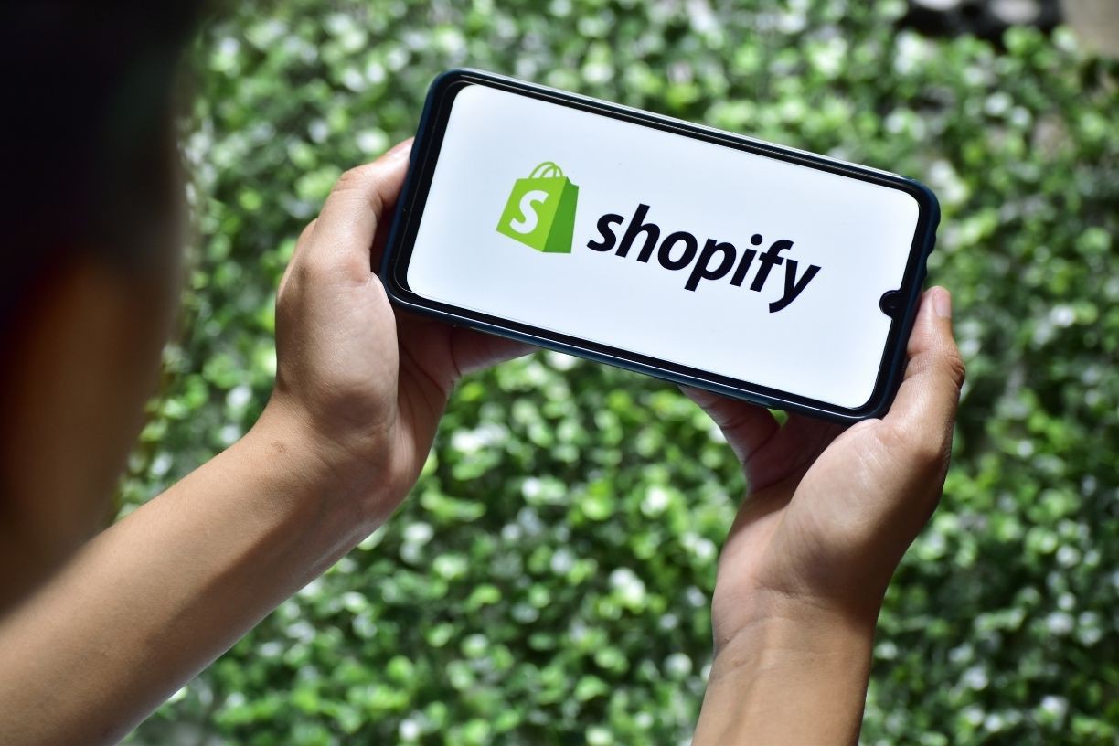 You are currently viewing How To Make the Jump From Etsy to Shopify