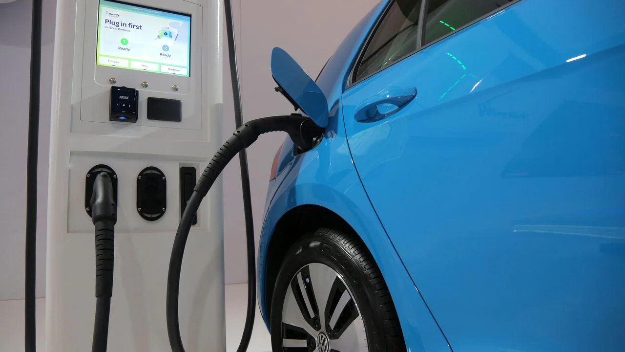 Read more about the article Canada declares only zero-emission vehicles will be sold in the country by 2035- Technology News, FP