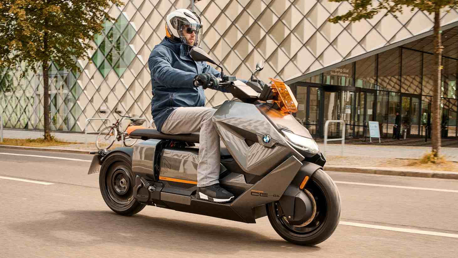You are currently viewing BMW CE 04 electric scooter debuts in production form with 130-kilometre range- Technology News, FP