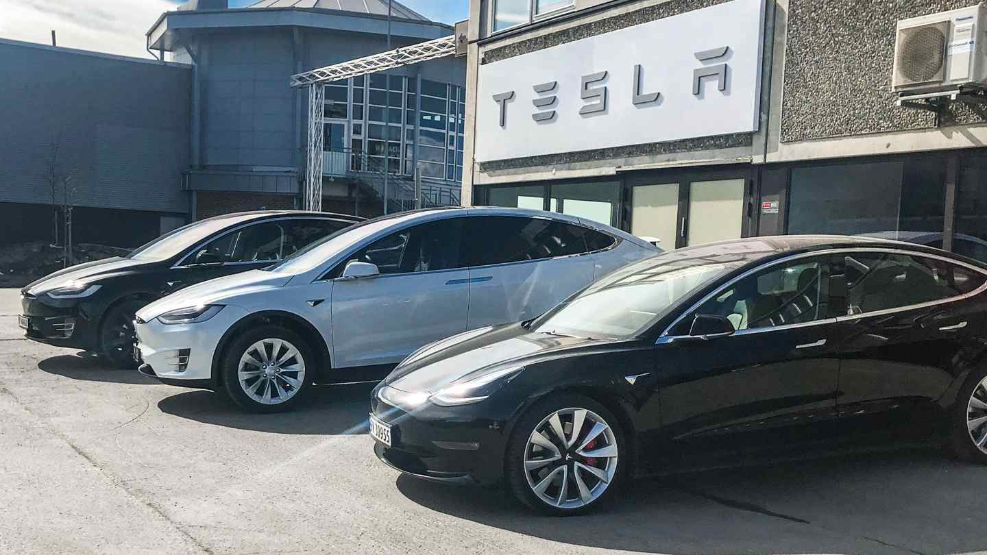 You are currently viewing Tesla ‘hopeful’ of import duty reduction ahead of India entry, Elon Musk comments on local factory prospects- Technology News, FP