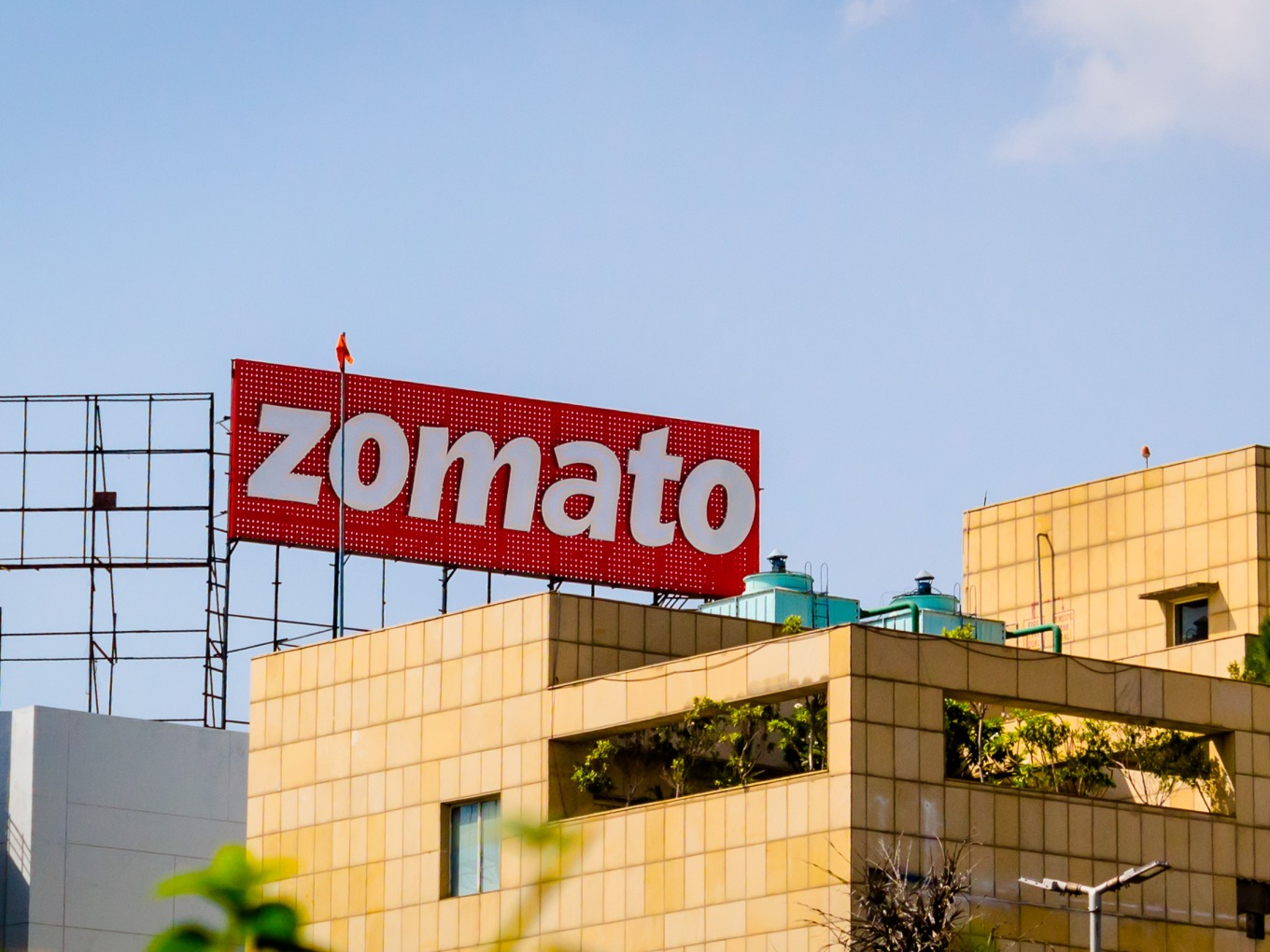 You are currently viewing Zomato’s IPO Oversubscribed By 1.05 Times On Day 1 Led By Retail Investors