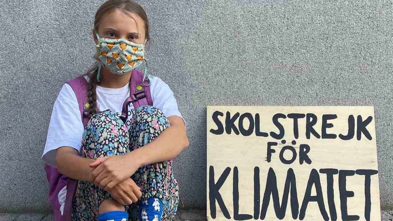 You are currently viewing Greta Thunberg might attend COP26 after threatening to skip it over vaccine inequality- Technology News, FP