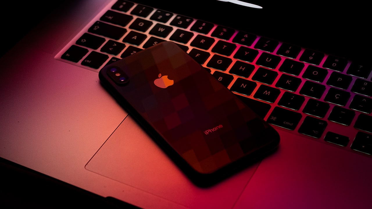 You are currently viewing Apple to scan iPhones and iPads in the US for images of child sexual abuse- Technology News, FP
