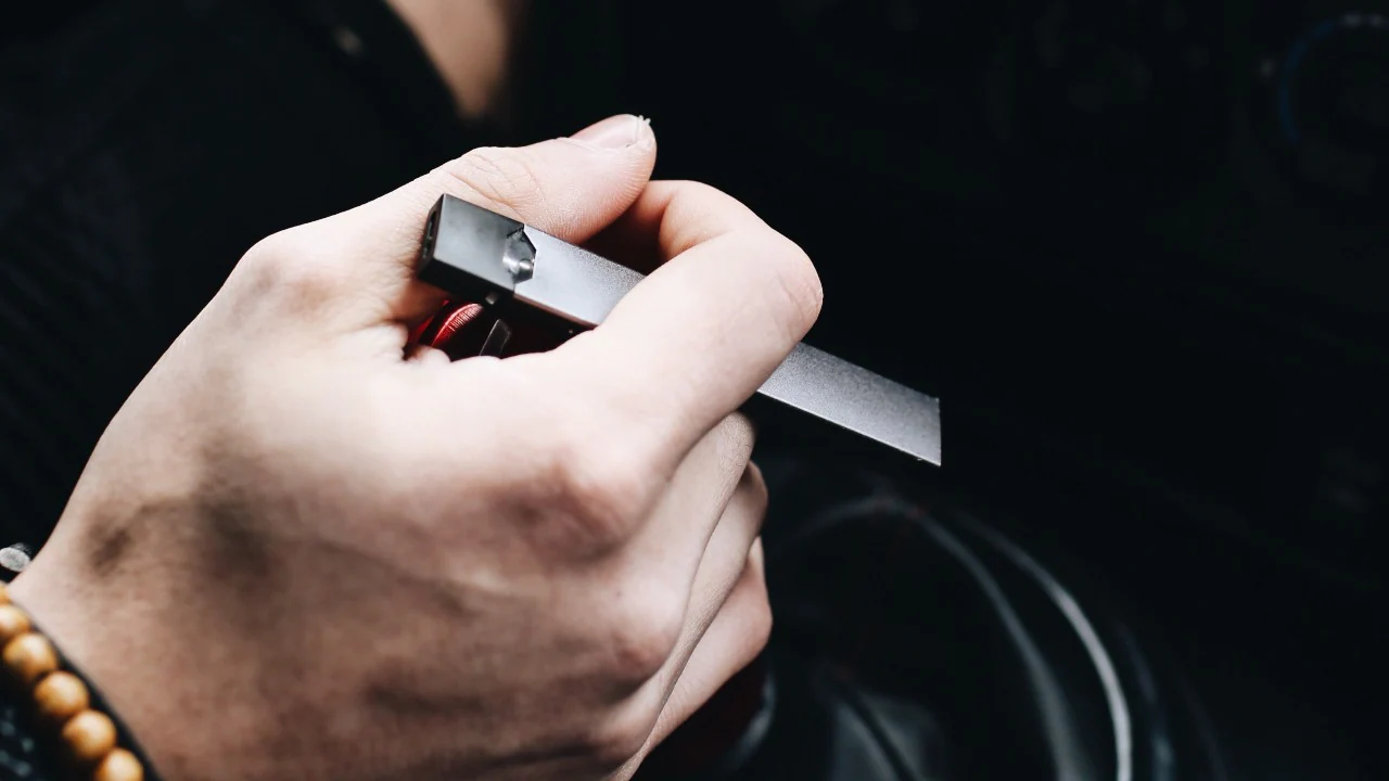 Read more about the article FDA delays decision to ban Juul while rejecting the sale of 950,000 e-cigarettes brands, products-Health News , FP