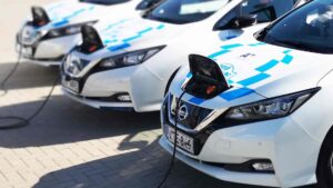 Read more about the article Jio-BP teams up with ride-hailing platform BluSmart to establish commercial EV charging stations- Technology News, FP