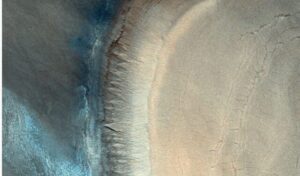 Read more about the article ESA posts incredible pictures of ice-rich impact crater on Mars; check details here- Technology News, FP