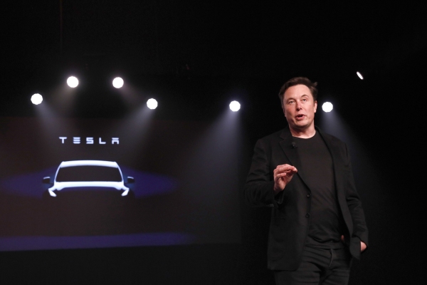 You are currently viewing Tesla won’t set up manufacturing plant in India until allowed to first sell and service cars, Elon Musk says – TC