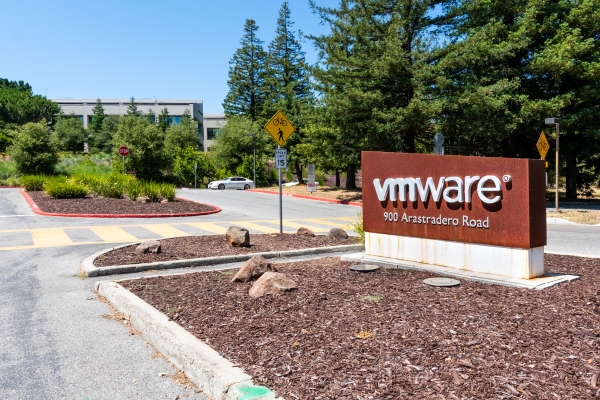 You are currently viewing Should Oracle or Alphabet buy VMWare instead of Broadcom? – TechCrunch