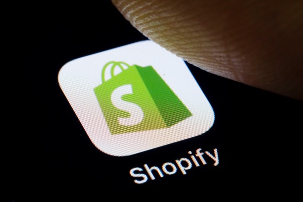 You are currently viewing Shopify acquires shipping logistics startup Deliverr for $2.1B – TechCrunch