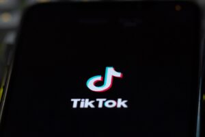 Read more about the article 6 Examples of B2B Marketing Done Right on TikTok