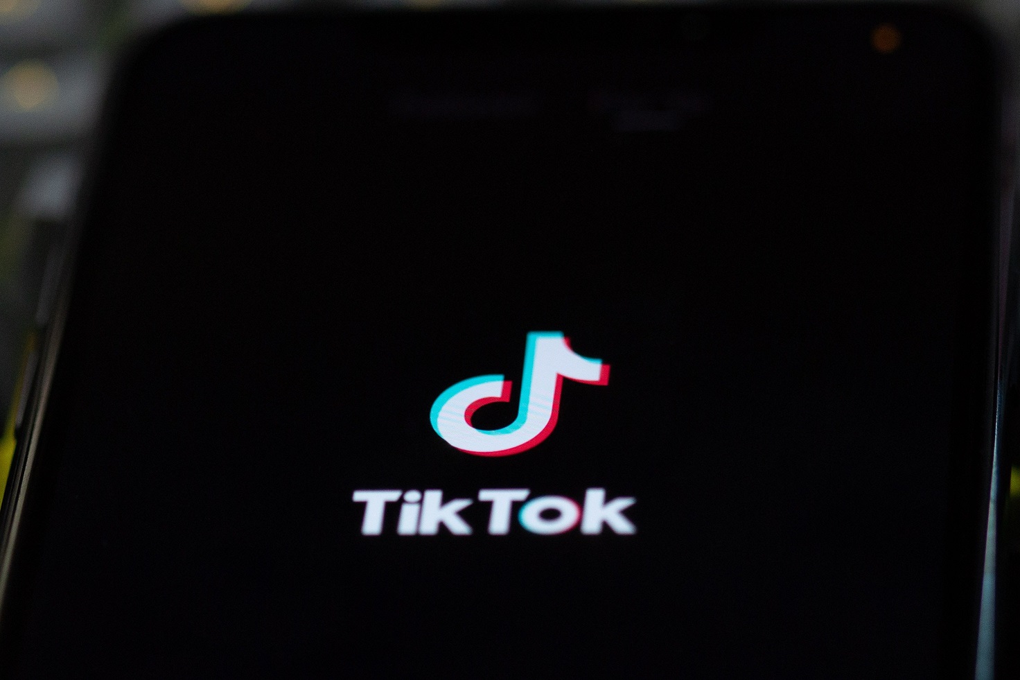 You are currently viewing 6 Examples of B2B Marketing Done Right on TikTok
