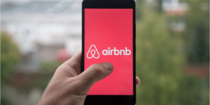 Read more about the article Airbnb becomes the latest tech startup to pull out of China