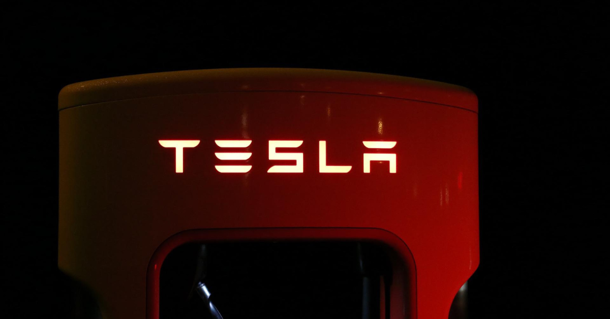You are currently viewing Tesla Executive Quits After EV Maker Puts India Entry On Hold: Report