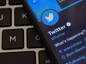 Read more about the article Twitter Introduces WhatsApp Share Button For Users In India