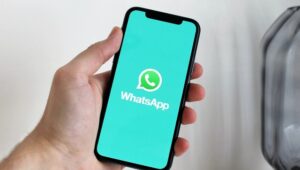 Read more about the article Whatsapp to stop working on some older iOS devices- Technology News, FP