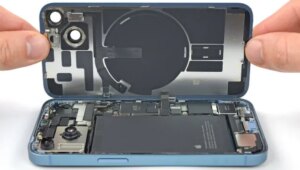 Read more about the article iPhone 14 is the most repairable iPhone Apple has made in years, shows teardown video- Technology News, FP