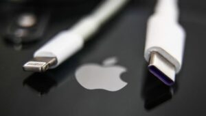 Read more about the article Apple executive confirms iPhones will come with USB-C world over for the foreseeable future- Technology News, FP
