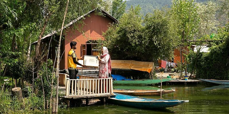 You are currently viewing Amazon India Introduces First-Ever Floating Store on Dal Lake in Srinagar