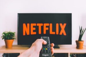 Read more about the article Netflix quarterly revenue falls short of estimates despite healthy user growth