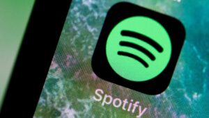 Read more about the article Spotify to take on YouTube, plans streaming music videos in app