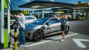 Read more about the article EU kills range anxiety, passes law to set up EV charging stations at every 60km