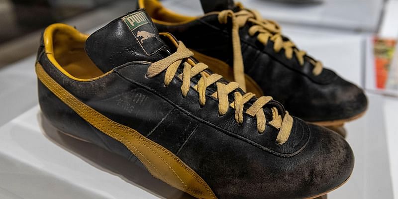 You are currently viewing Pele, Puma, & The World Cup: The $120,000 Shoelace Story