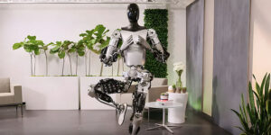 Read more about the article Tesla's Optimus Robot Does Yoga: Next-Level AI Unveiled