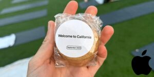 Read more about the article Apple trolled for Distributing Plastic-Wrapped Cookies Amid Eco-Friendly Vows